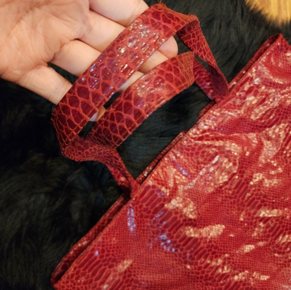 Avenue Burgundy Faux Snakeskin Tote Bag - Picture 5 of 10